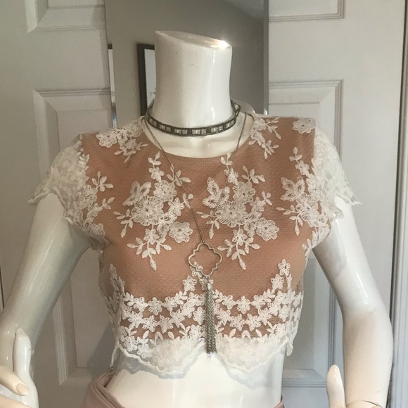 Missguided Tops - Misguided cropped lace top